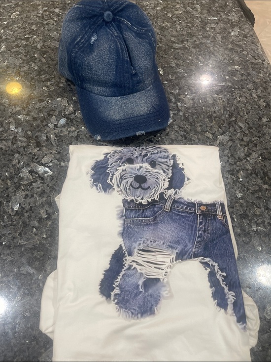 Tops - Women’s White Graphic Jeans Print Tee - Casual Comfort